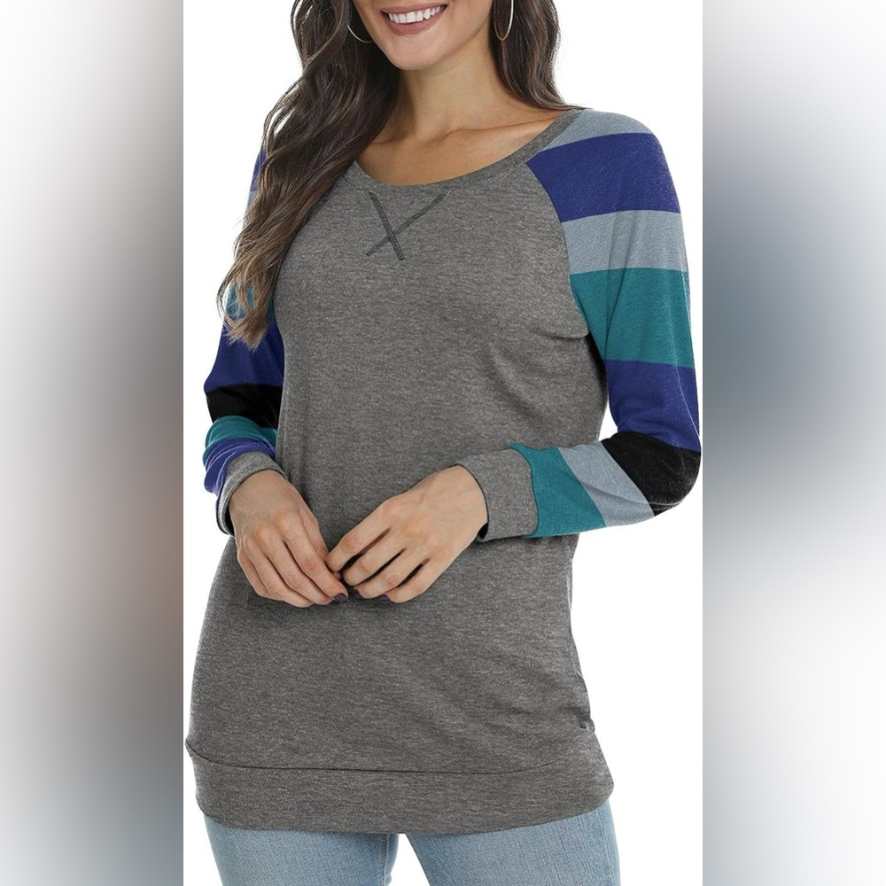 Adorable women’s banded bottom sweater with color block sleeves. 2 colors!